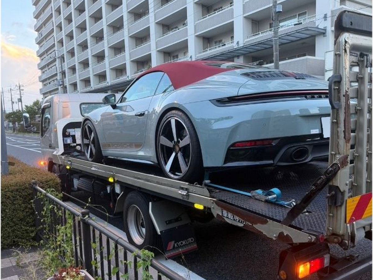 Porsche 911 カブリオレ 積載車での引き取り